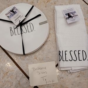 Rae dunn plates and kitchen towles